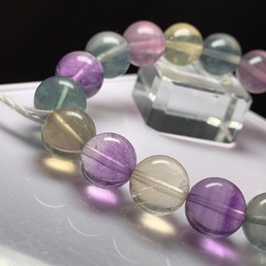 no3.透明度有り、珍しい色合いフローライトブレスレット