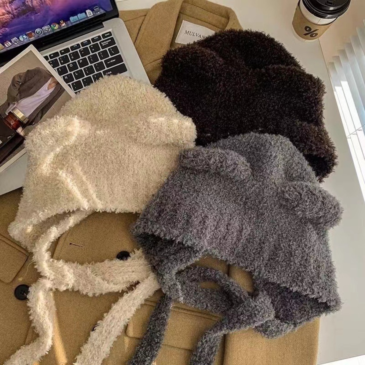 くま耳つきニット帽 ストラップ付_060679