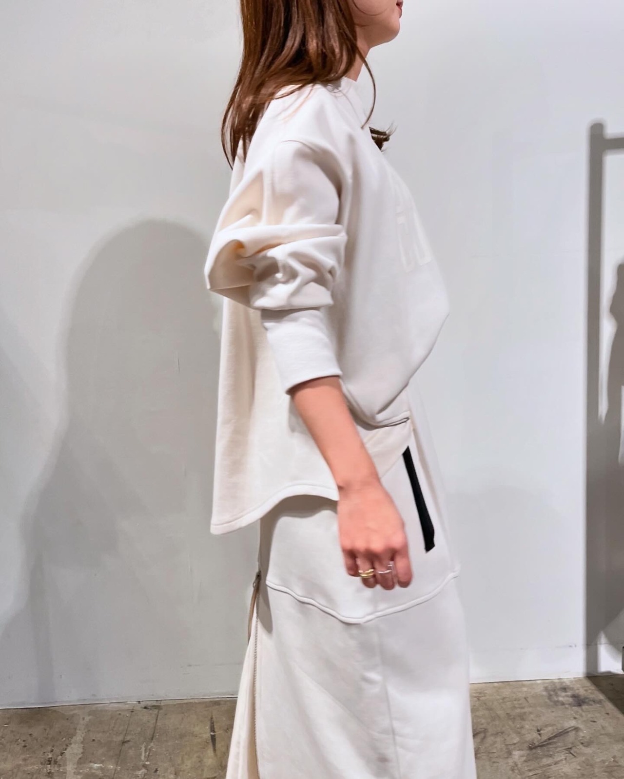 ルギバ lugiva tokyo ポンチサイドファスナーロゴプルオーバー