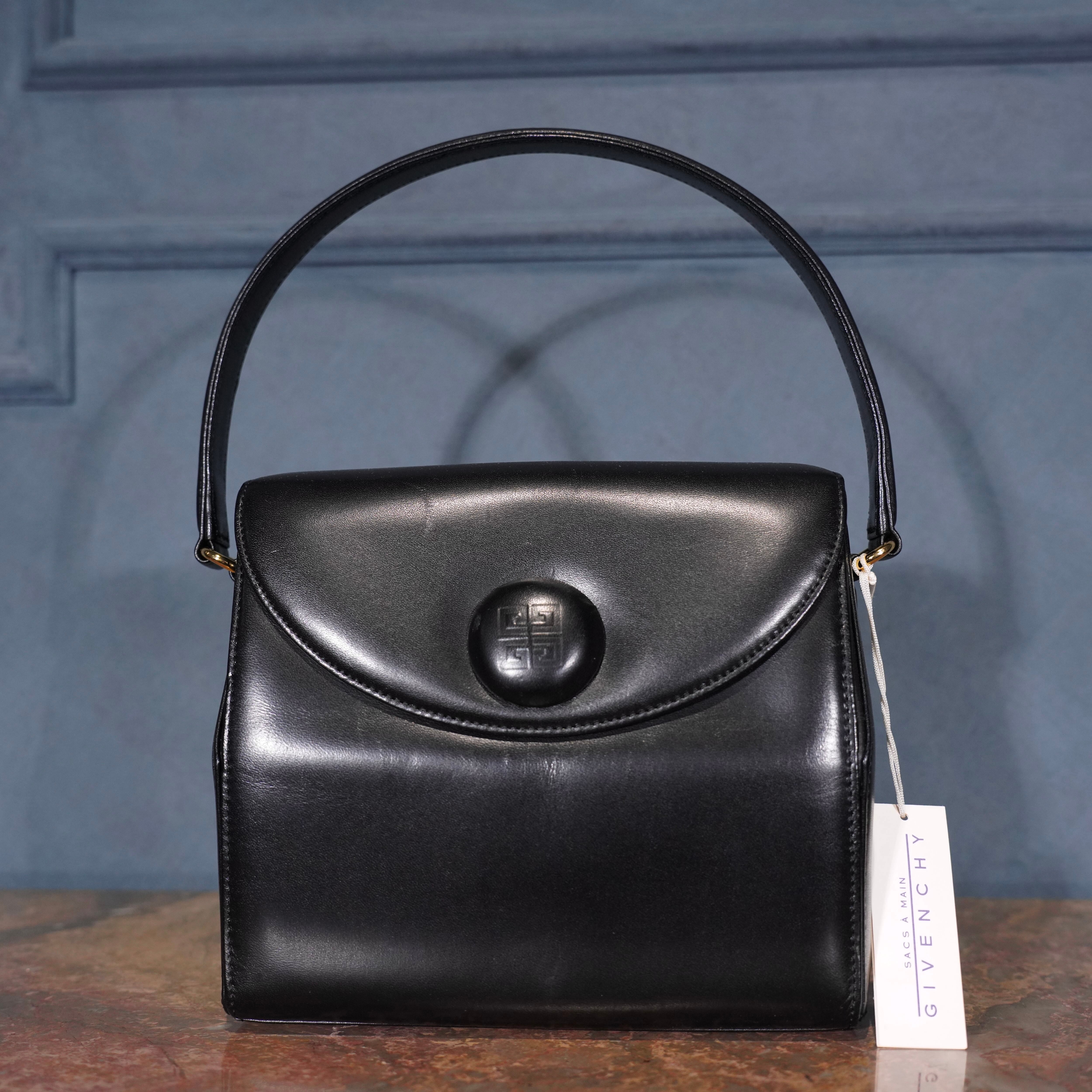 GIVENCHY ジバンシィ　レザーハンドバッグ 2wayロゴボタン 箱付き GIVENCHY LOGO BUTTON DESIGN LEATHER HAND BAG/ジバンシィロゴボタン