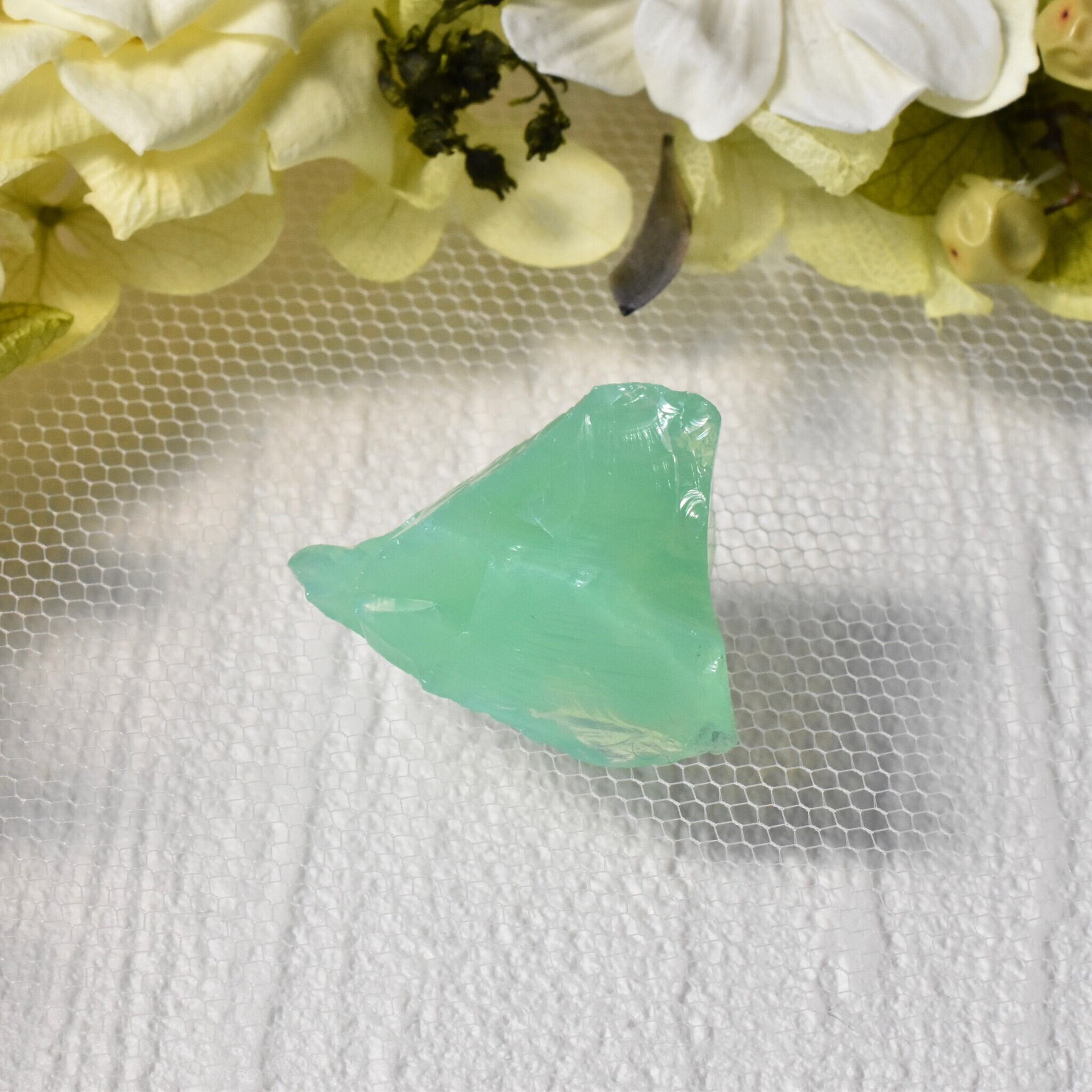 【レア色】インドネシア産アンダラクリスタル原石 ミルキーグリーン A