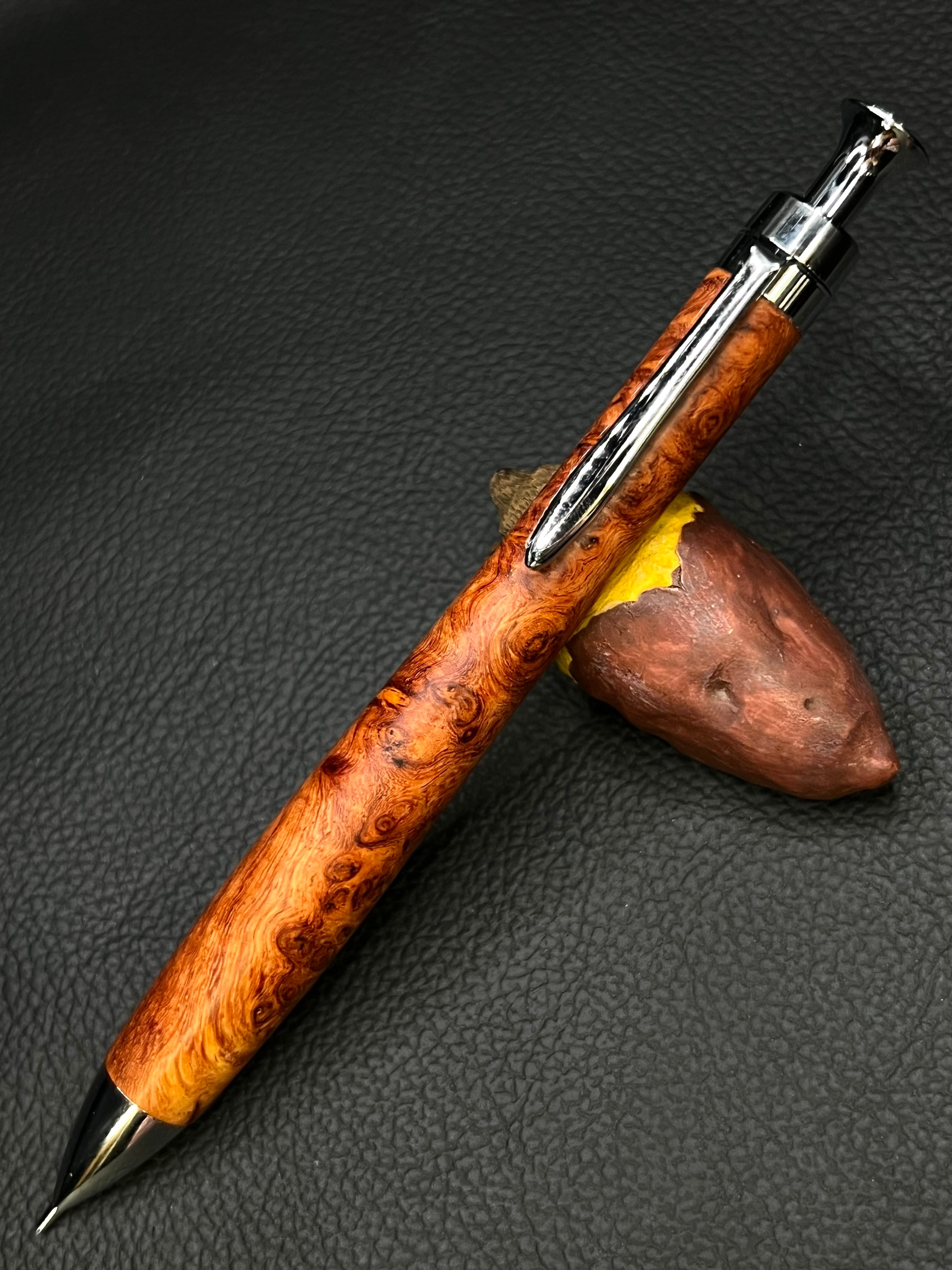 こぶた工房 老山白檀　杢アリ 新品未使用 こぶた工房 老山白檀 杢 シャーペン こぶた工房 老山白檀 杢アリ 新品未