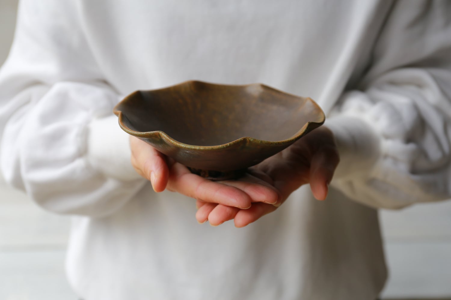 サビ釉 輪花小鉢 | 古谷製陶所