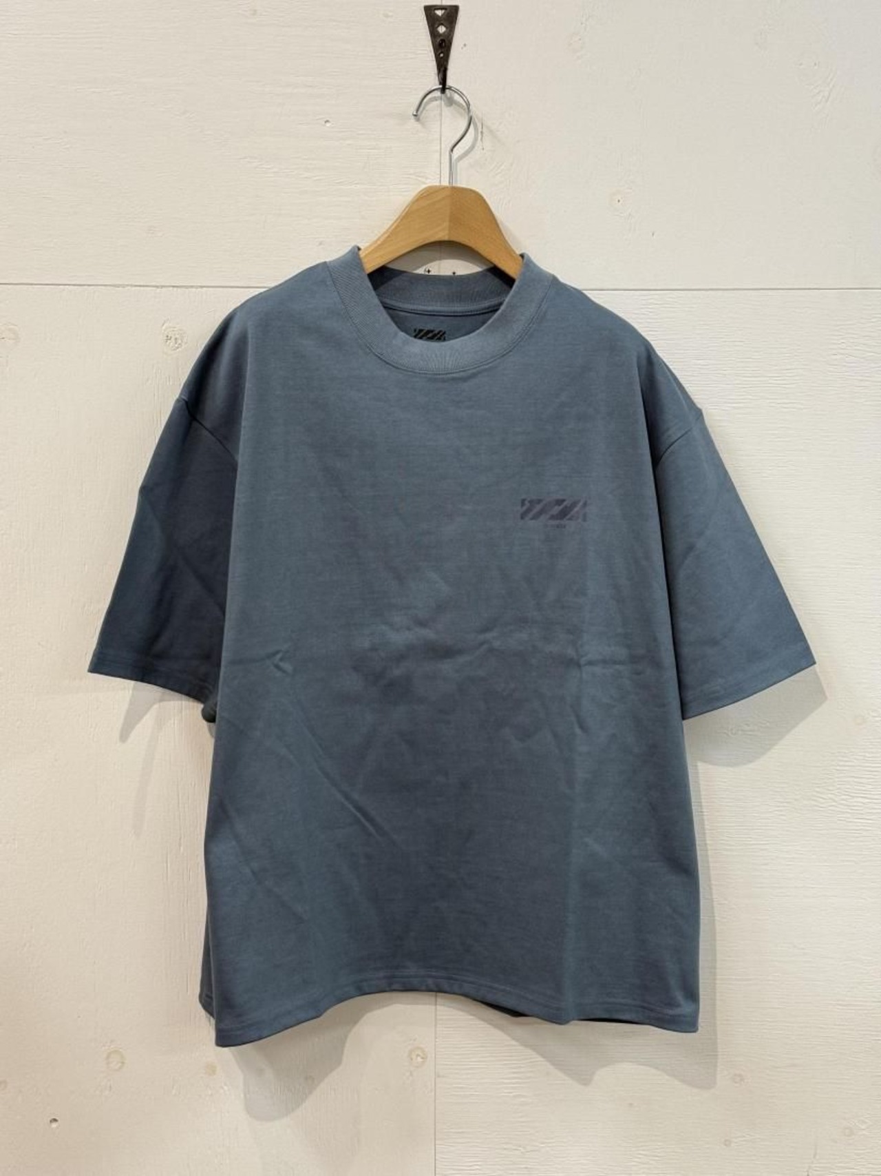 【is-ness】Small Logo T-Shirt