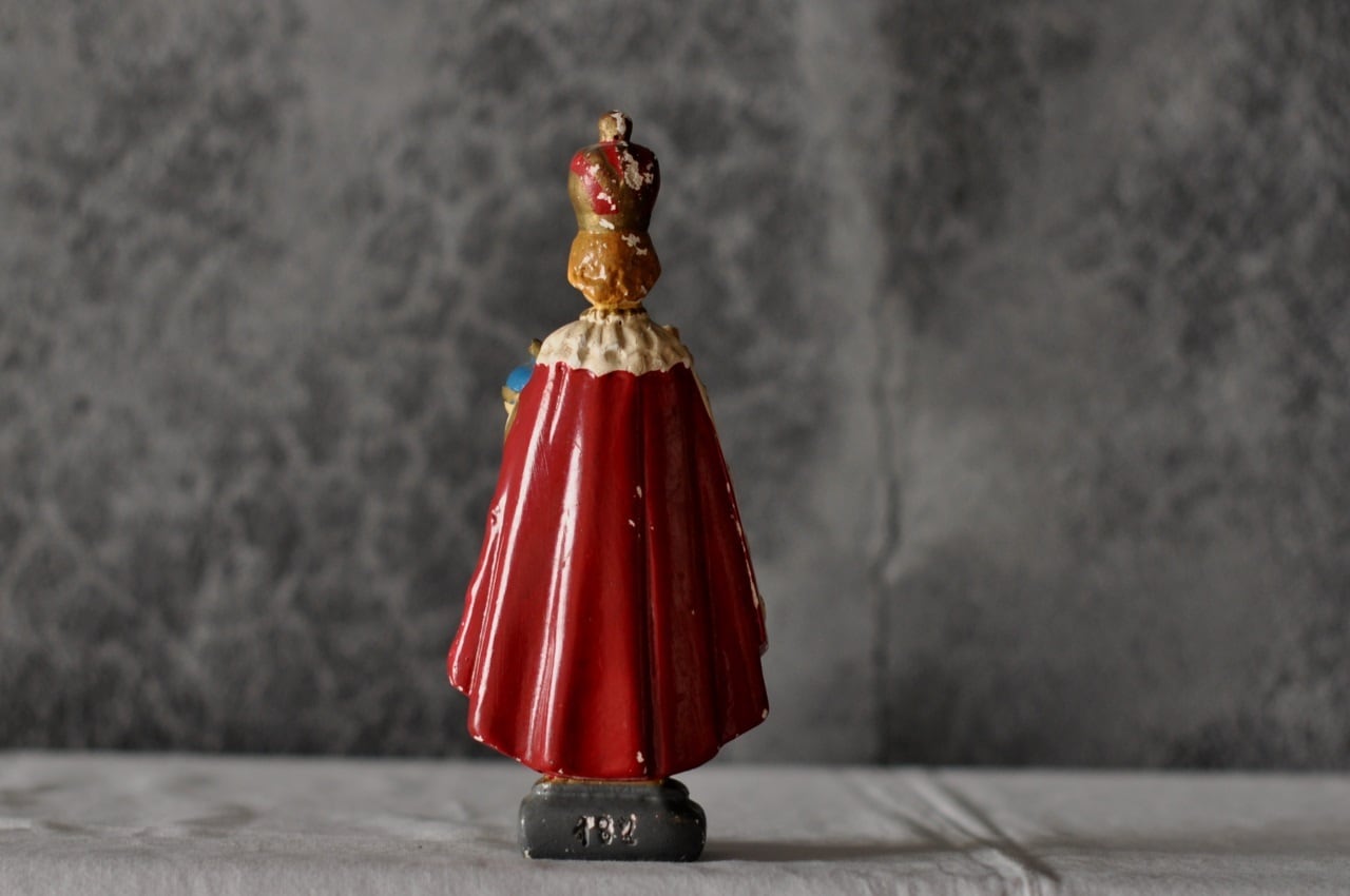 素朴な顔の幼子イエス像 | landschapboek