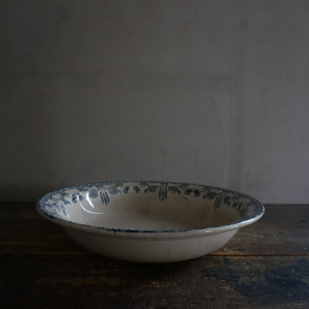 古いフランスの大きな陶器深皿