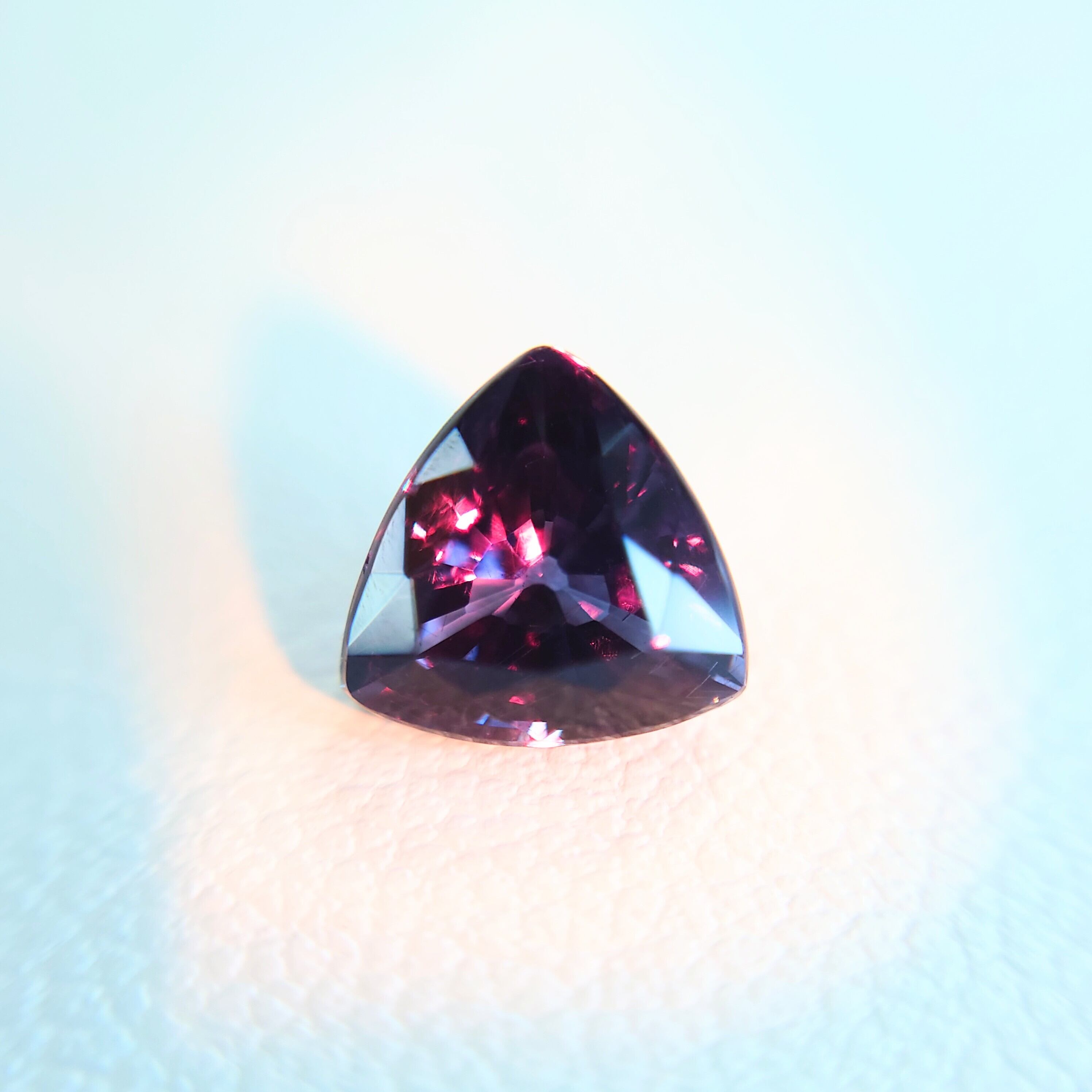 希少 Bekily Blue Garnet color change type 1.706ct JGGLソ付 ルース