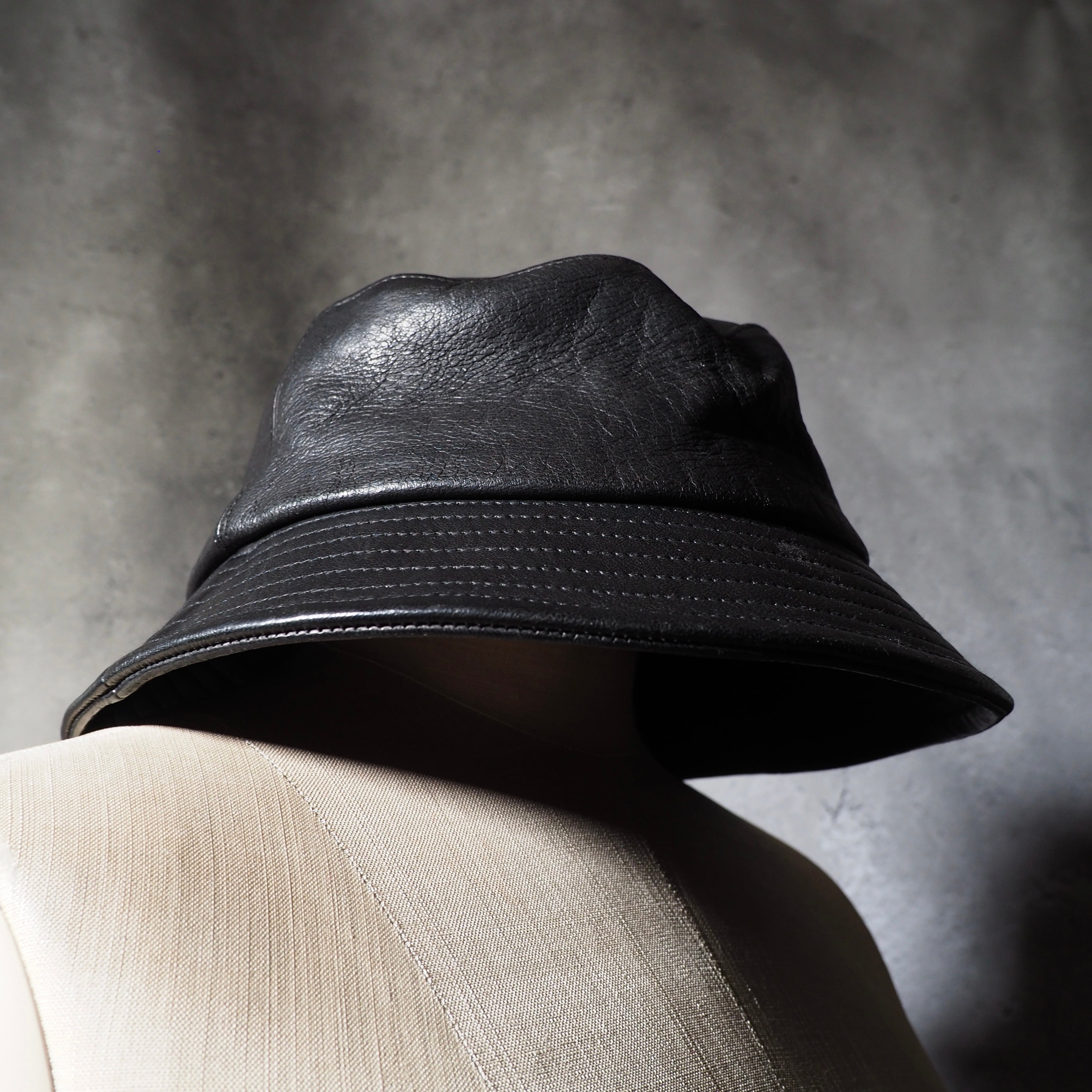” KIJIMA TAKAYUKI ” Black Beautiful silhouette Deer leather Bucket hat