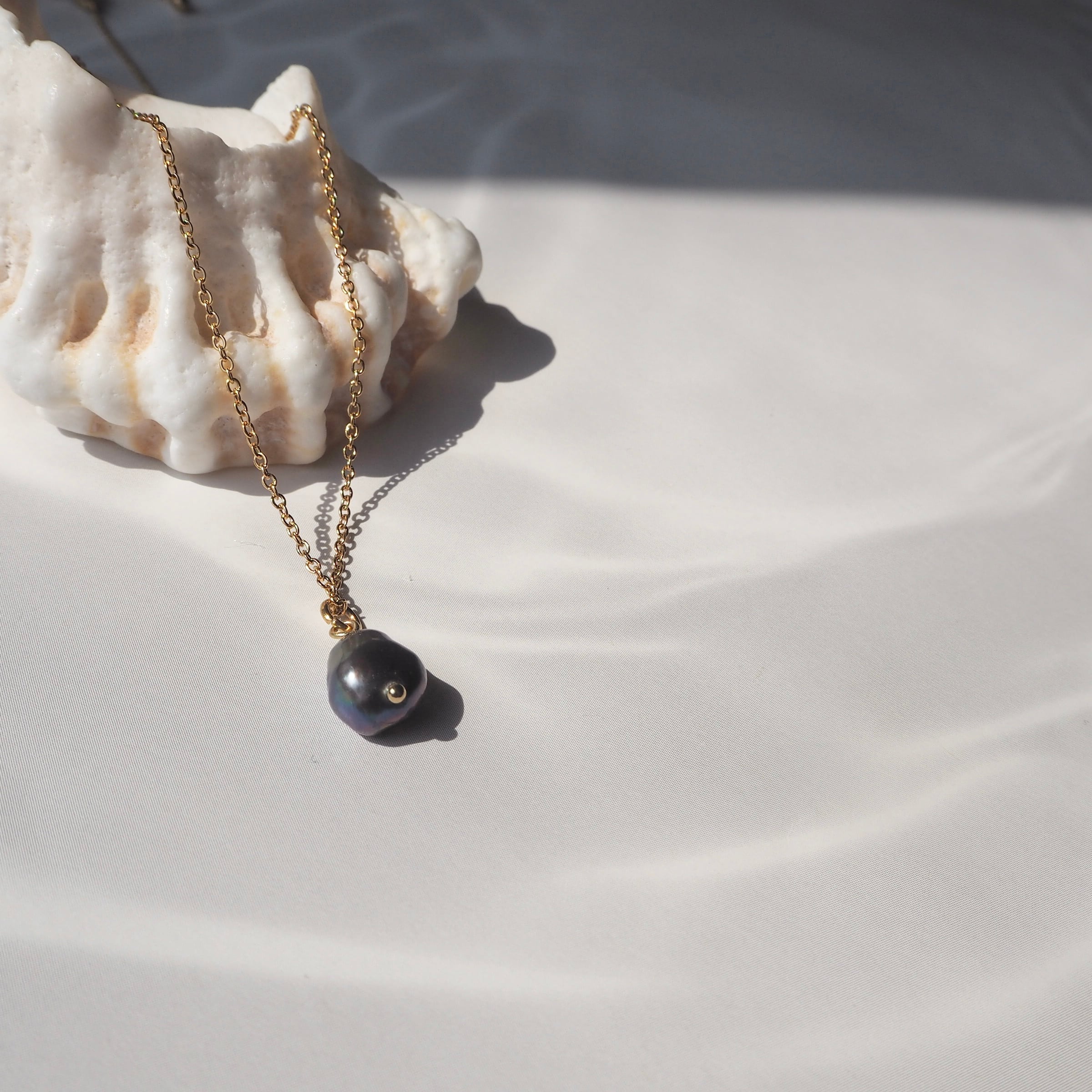 メタリックブルー淡水パールネックレス サージカルステンレス