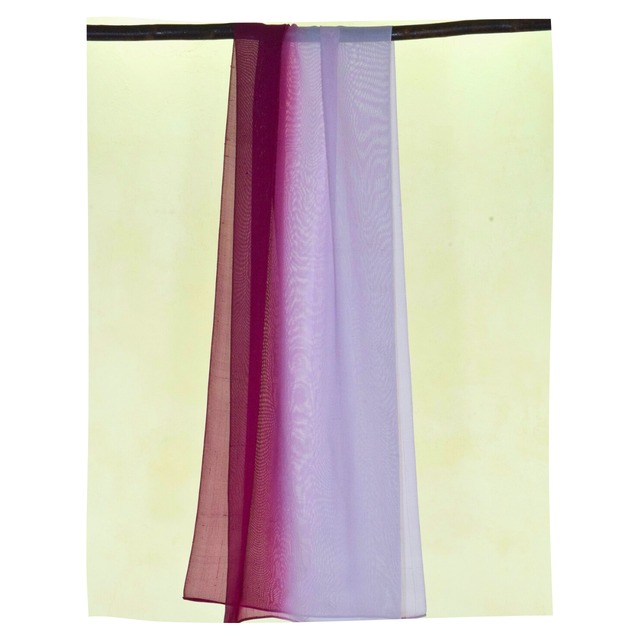 絹玉繭紬駒撚りぼかし染めの布（ピンク×紅）