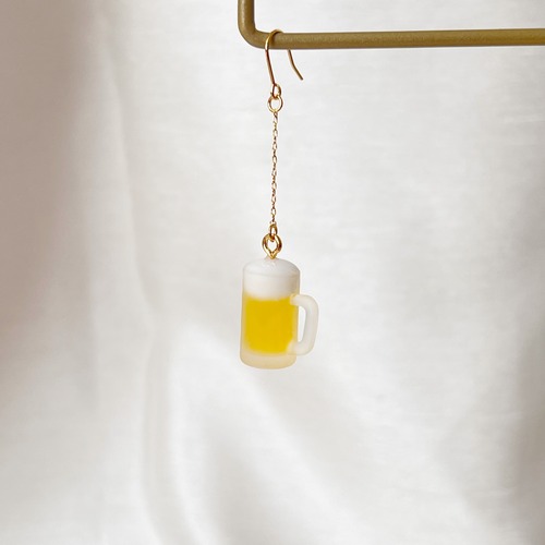 【片耳販売】キンキンに冷えたミニチュア生ビールのピアス イヤリング イヤーカフ　チャーム