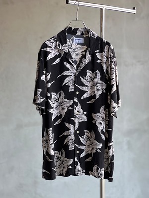 フラワーパターンレーヨンアロハシャツ