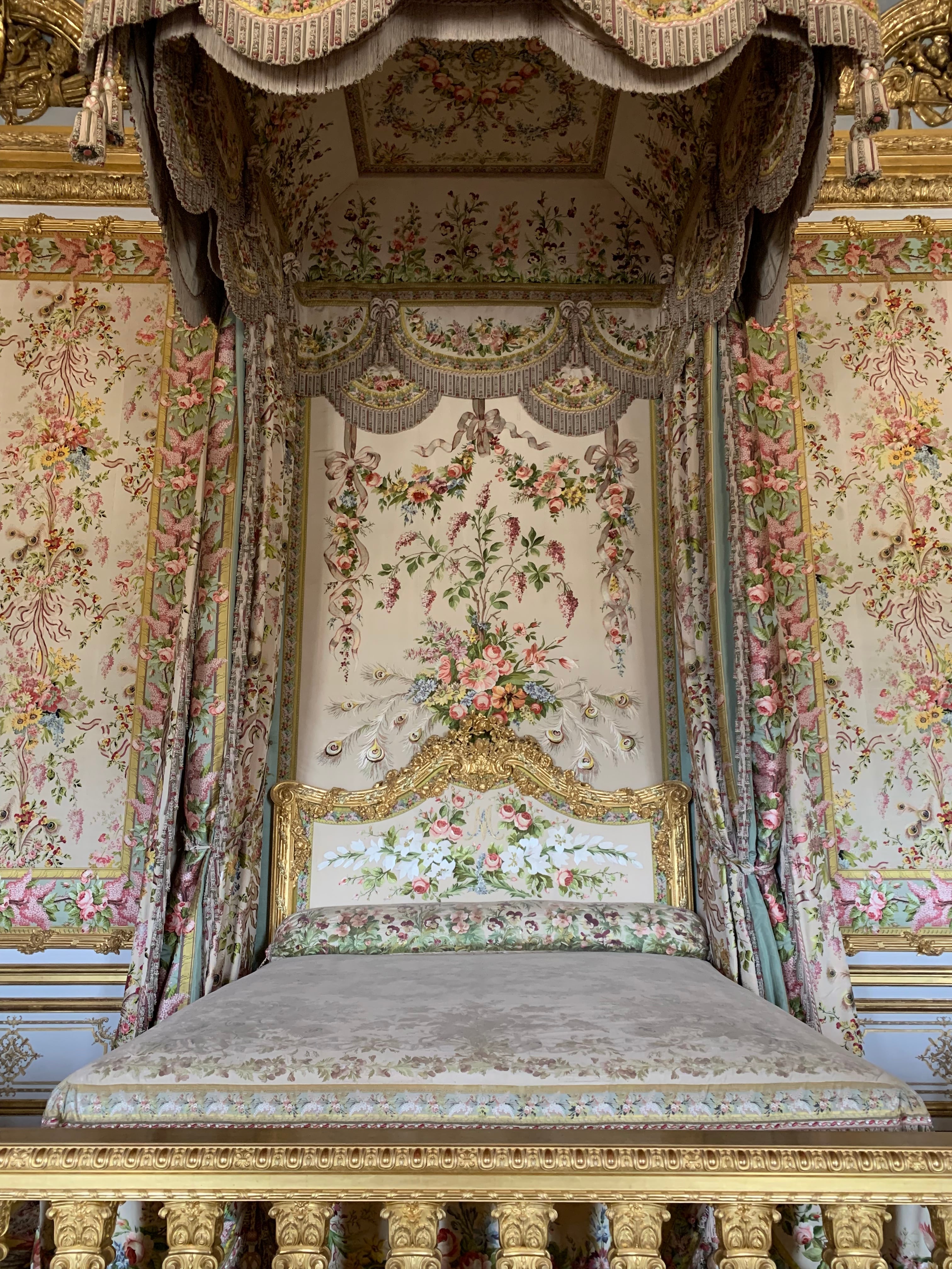 ヴェルサイユ宮殿 マリーアントワネット 王妃の寝室の扇子 | PEONIA