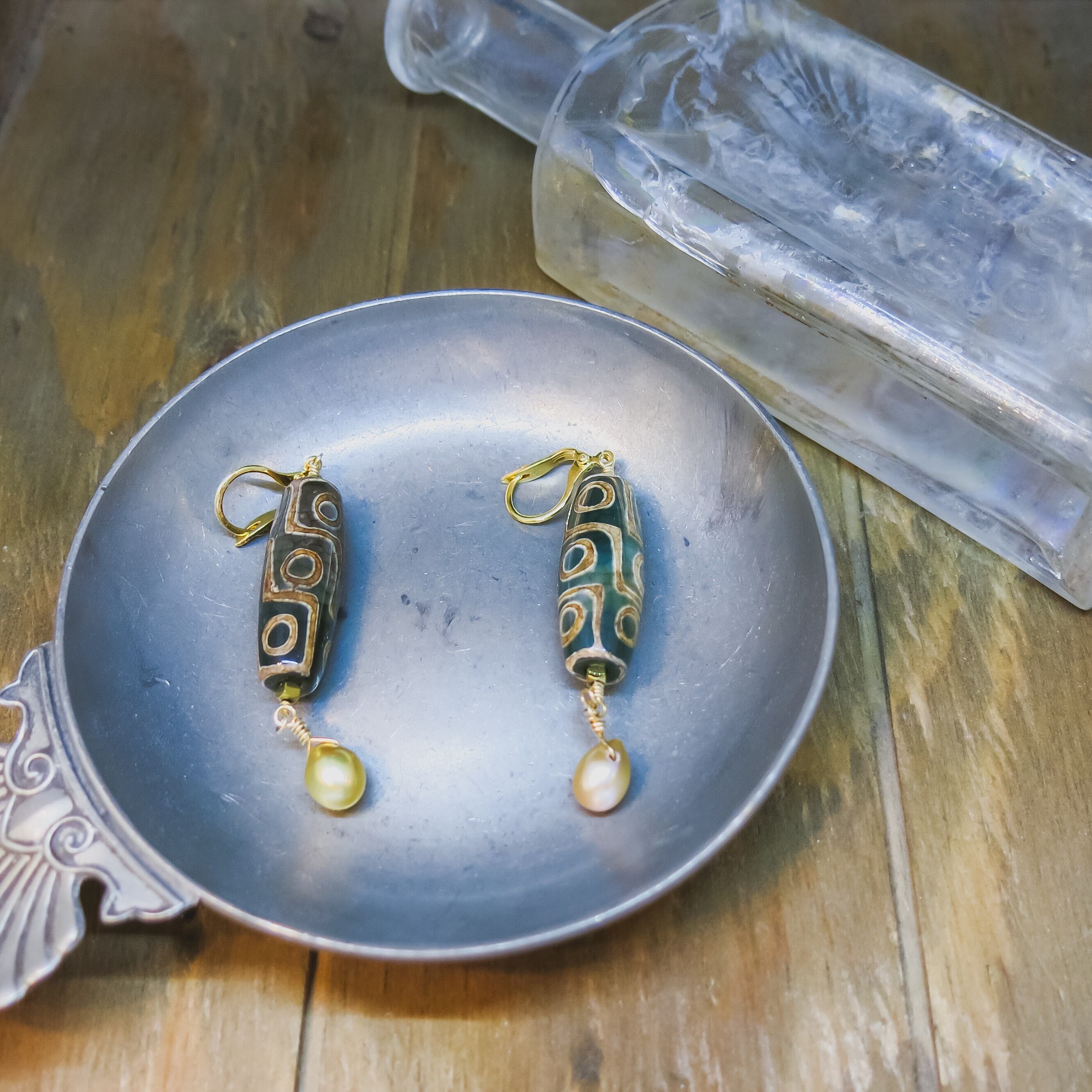 チベットビーズ×淡水パールのピアス