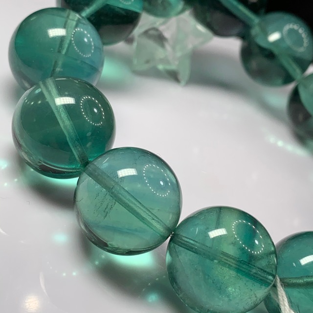 f53透明度有りグリーンフローライトブレスレット