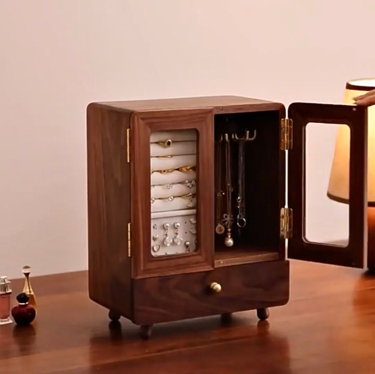 胡桃材 木製ジュエリーボックス アクセサリー収納ケース 指輪 ピアス ネックレス 回転フック付き