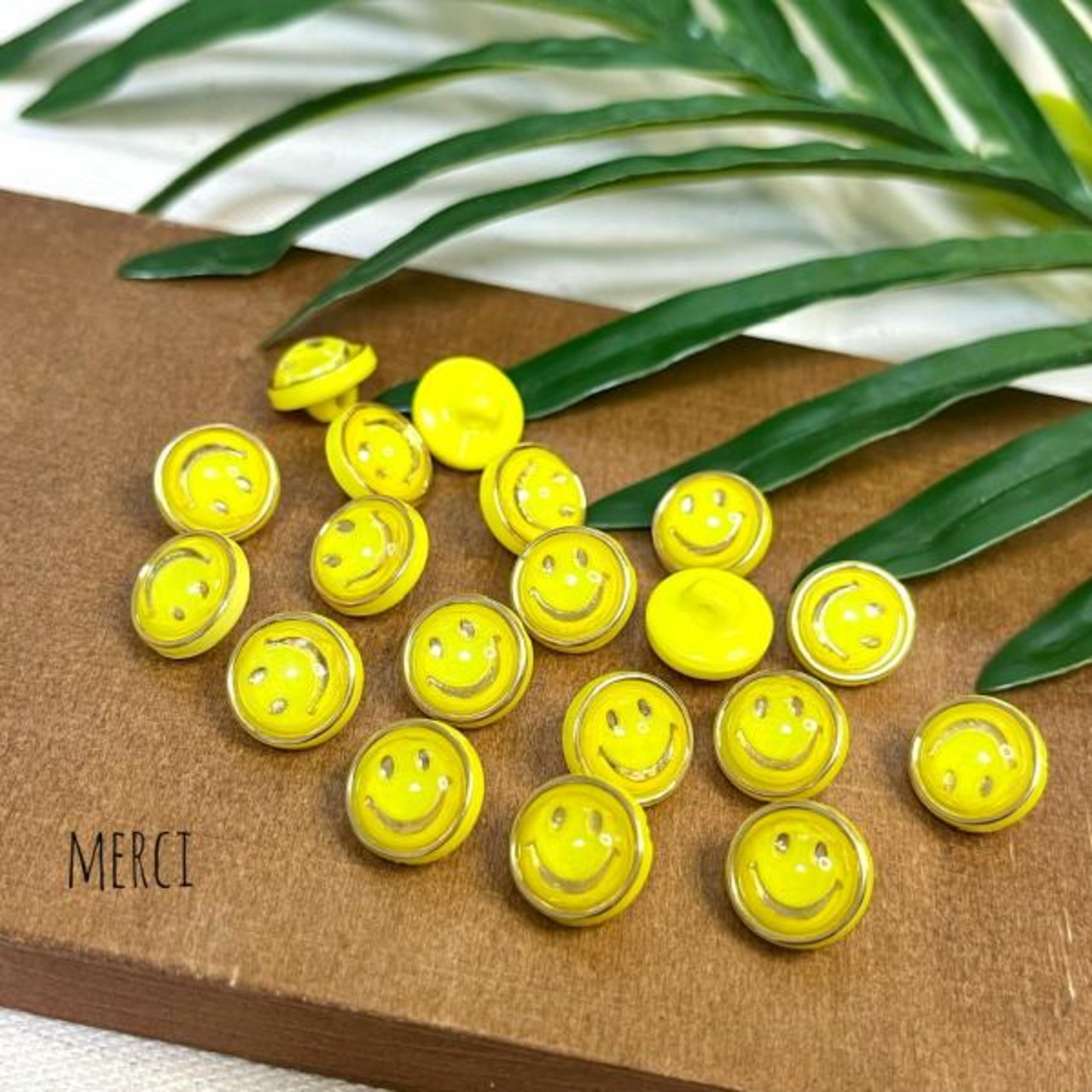 【4個】アクリルスマイルボタン/コンチョ/スマイリー/ニコちゃん/にこちゃん