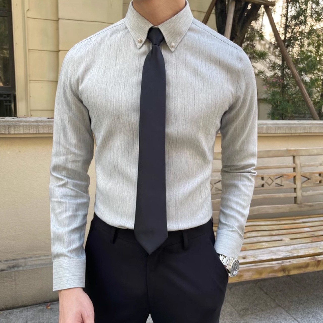 カジュアルなダークパターンとファッション性を兼ね備えた長袖シャツ　SH003