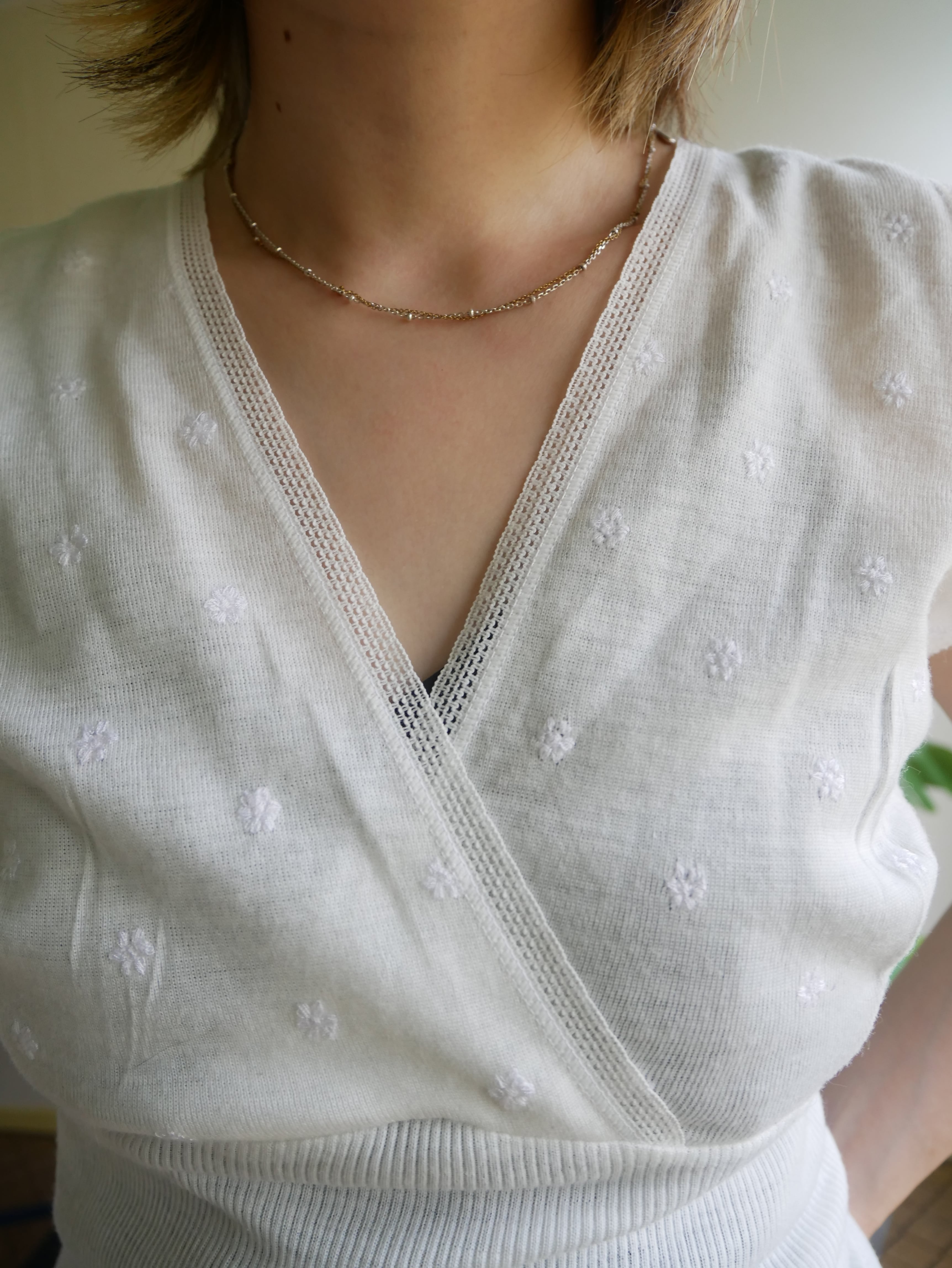 70s-80s Europe  White Flower  Top