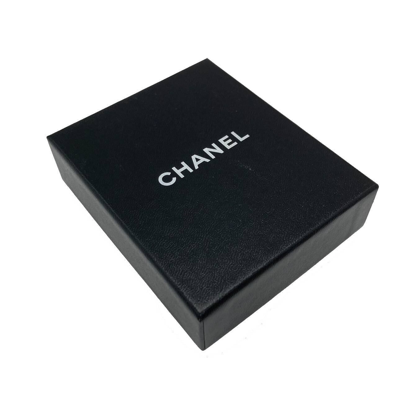 刻印有☆シャネル ストラップ　ロゴ　スマホ　マトラッセ　バッグチャーム　新品美品 刻印有☆シャネル ストラップ ロゴ スマホ マトラッセ バッグチャーム