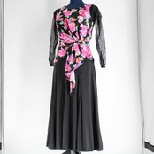 【美品 日本製 社交ダンス衣装】ブラック ワンピース ドレス 黒 ピンク 花柄 レース パープル 薔薇 長袖 綺麗　胸パッド