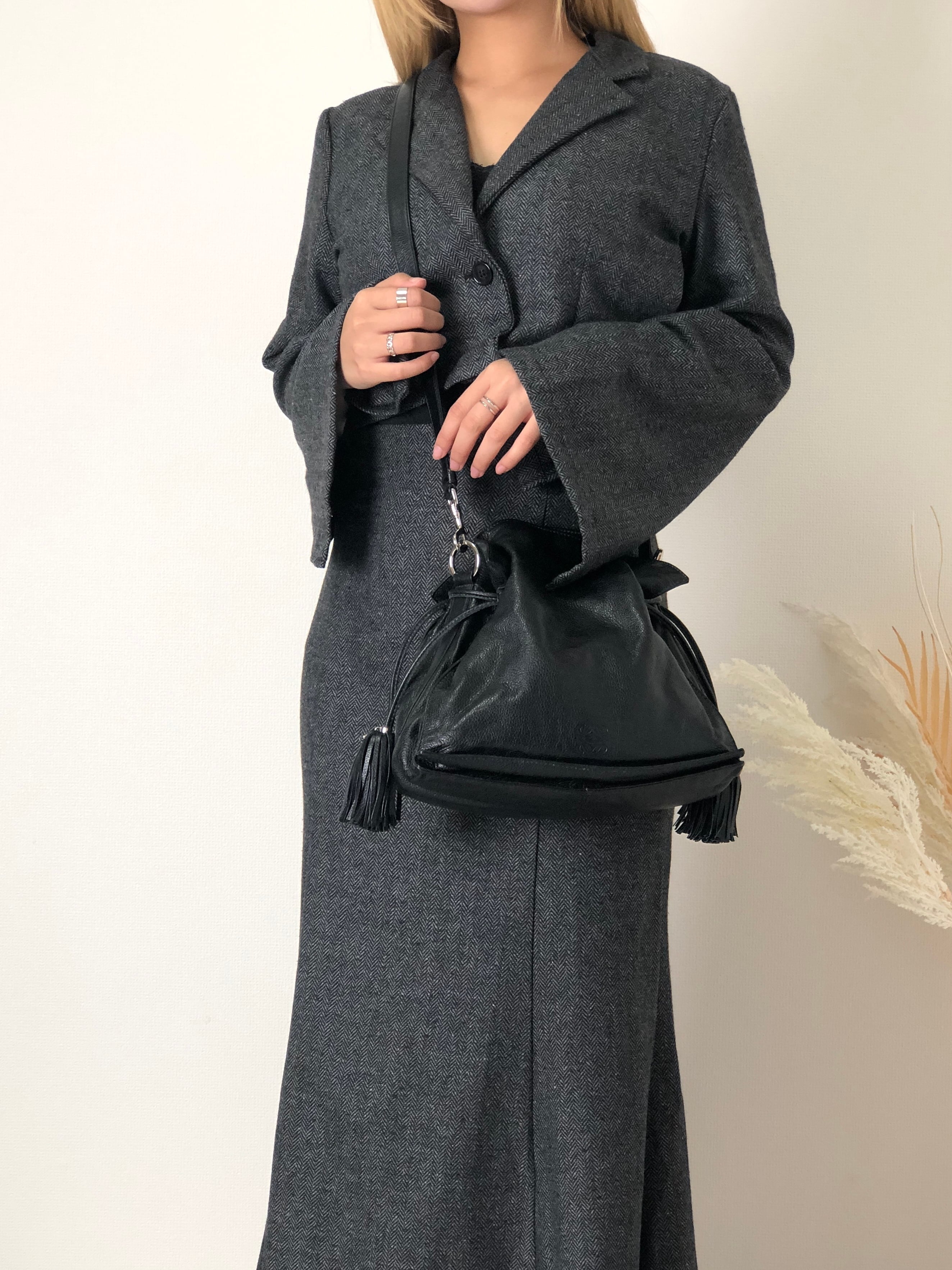 LOEWE ロエベ アナグラム タッセル レザー 巾着 ドロー LOEWE ロエベ アナグラム タッセル レザー 巾着 ドロー