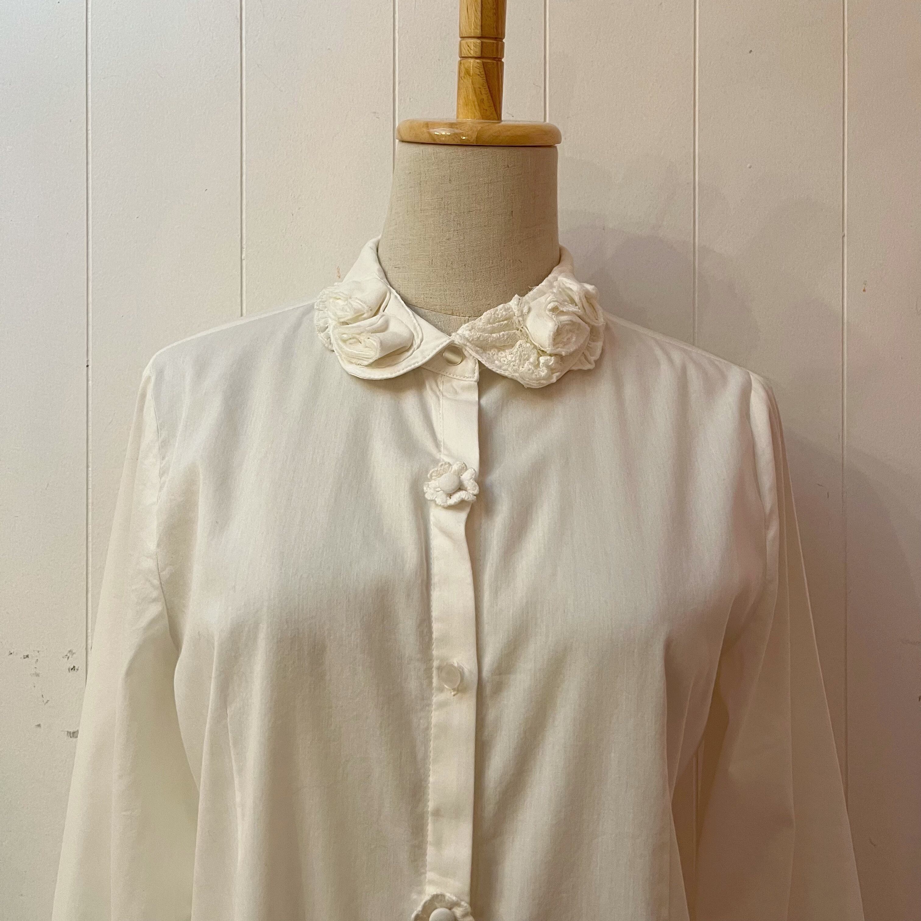 flower button white blouse