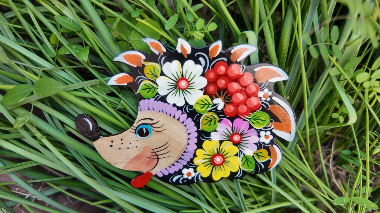 ウクライナ伝統絵画 ペトリキウカ塗り 木製ブローチ（ホメンコ作） - 1