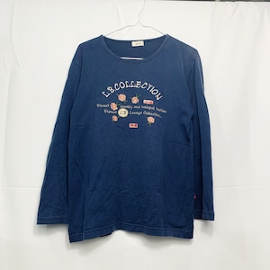 花壇の花が咲くロングTシャツ