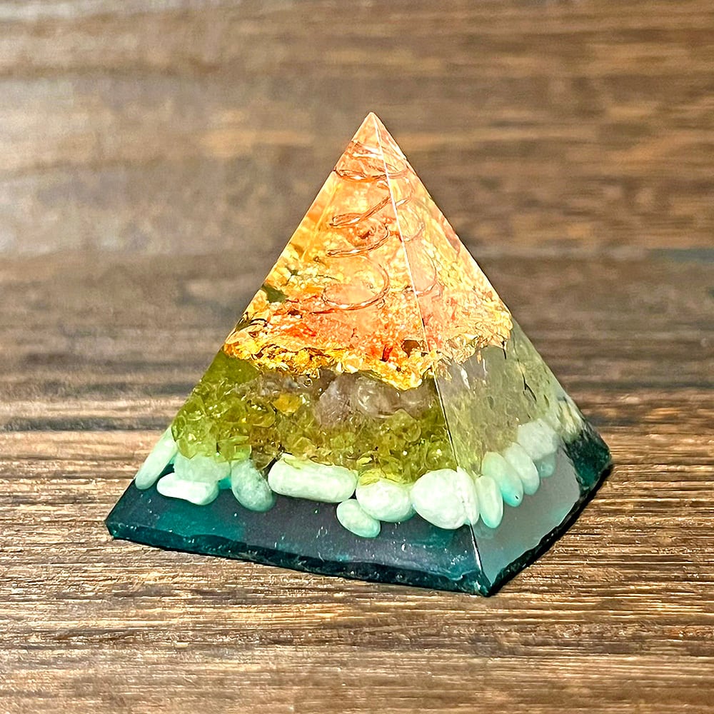 【受注制作】ピラミッド型 オルゴナイト ペリドット ヒスイ