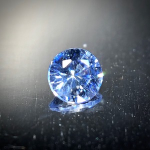 クールな青にファイアの煌めき 0.08ct 天然 ベニトアイト