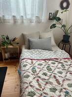 草花モチーフ　水色とピンク　シングルサイズ　ブロックプリントキルト　インドのお布団　
