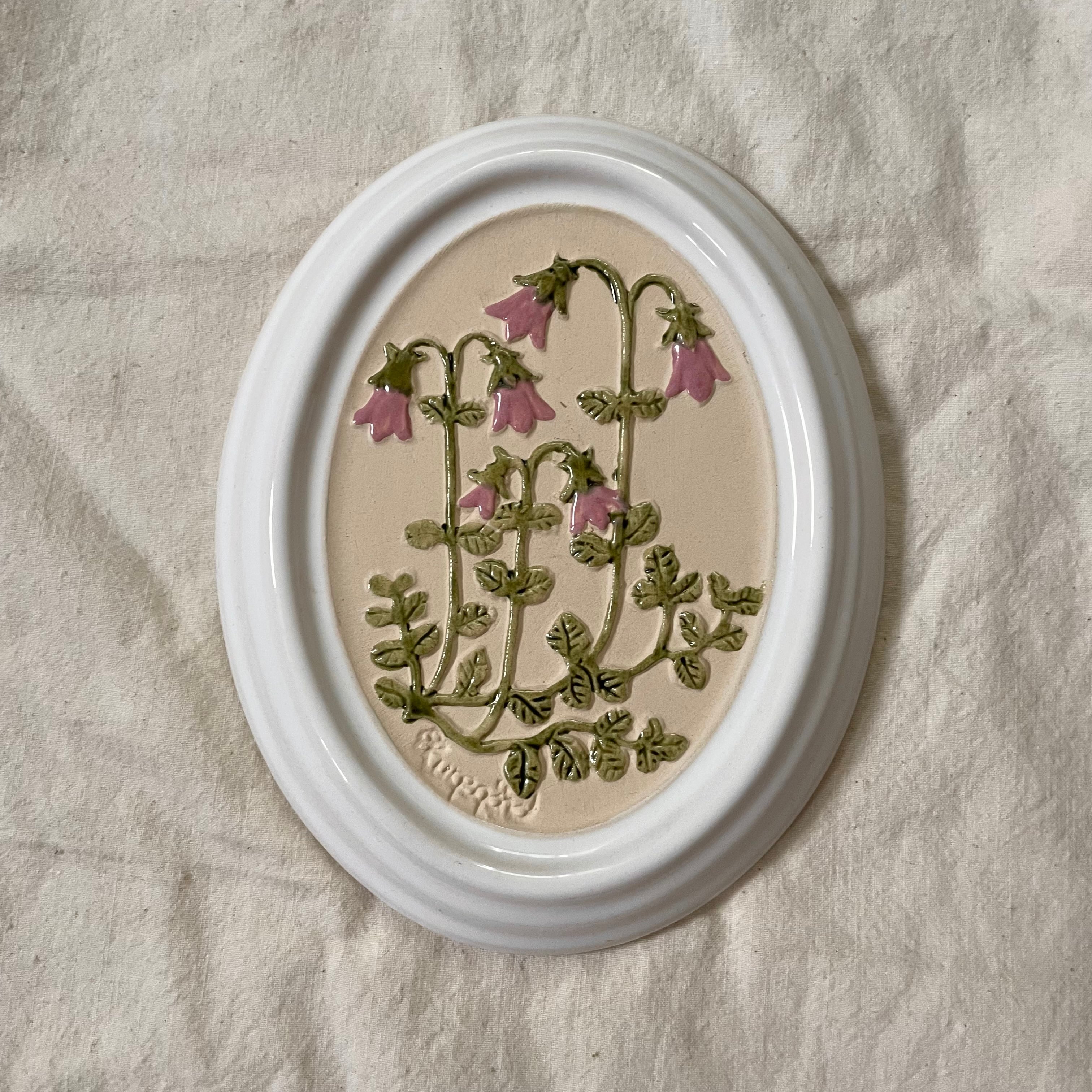 白いふちのリネアの陶板