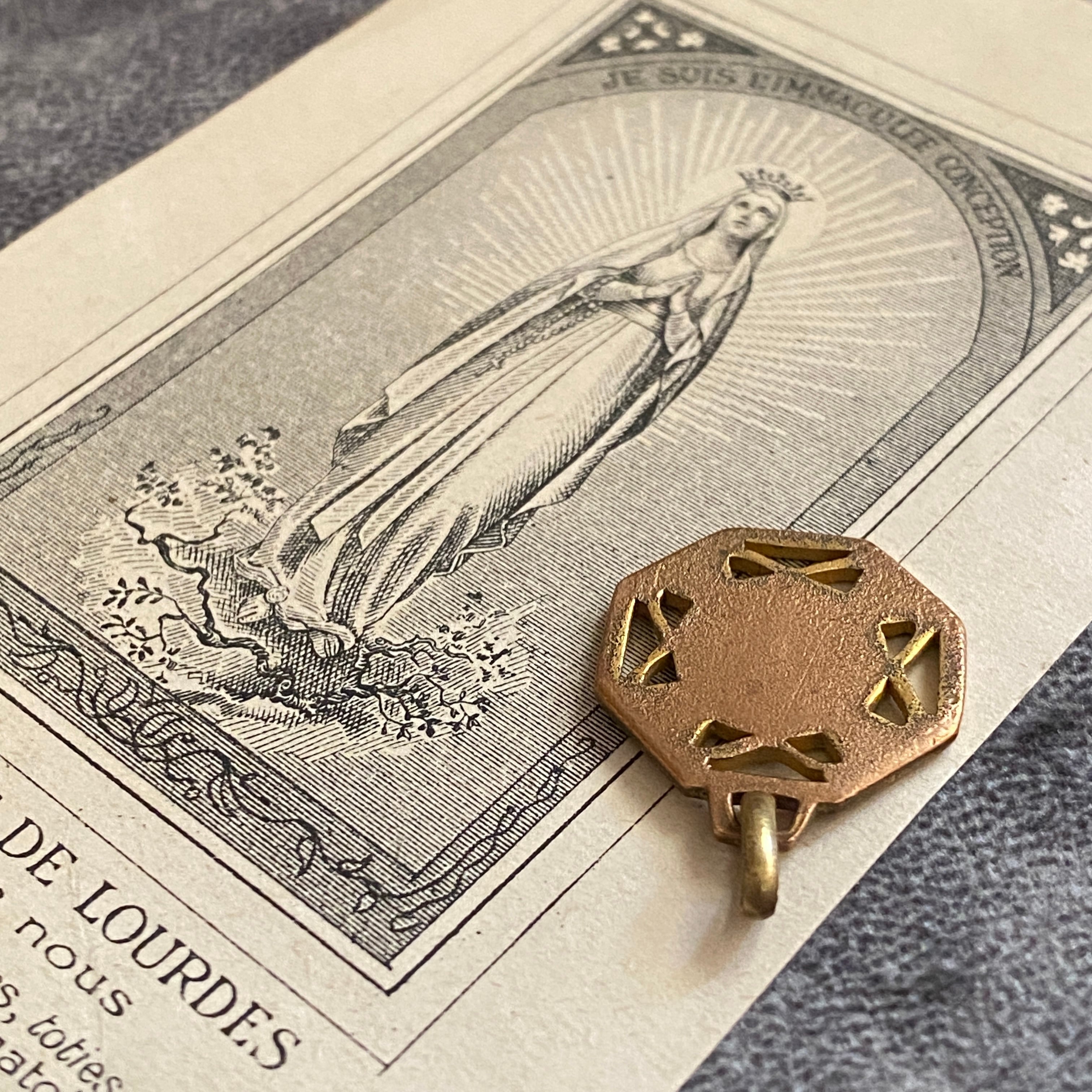 オクトゴナル透かし細工フレーム✴︎ピンクエナメルの奇跡の聖母マリア