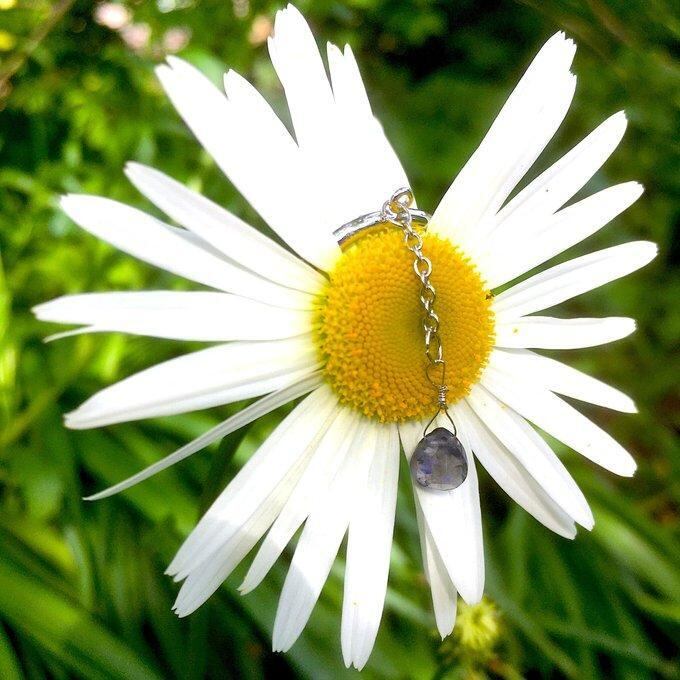 【一点物】✦⋆.すみれの花咲く頃⋆.アイオライトティアドロップシェイプイヤーカフ⋆.·サージカルステンレス⋆.·✦