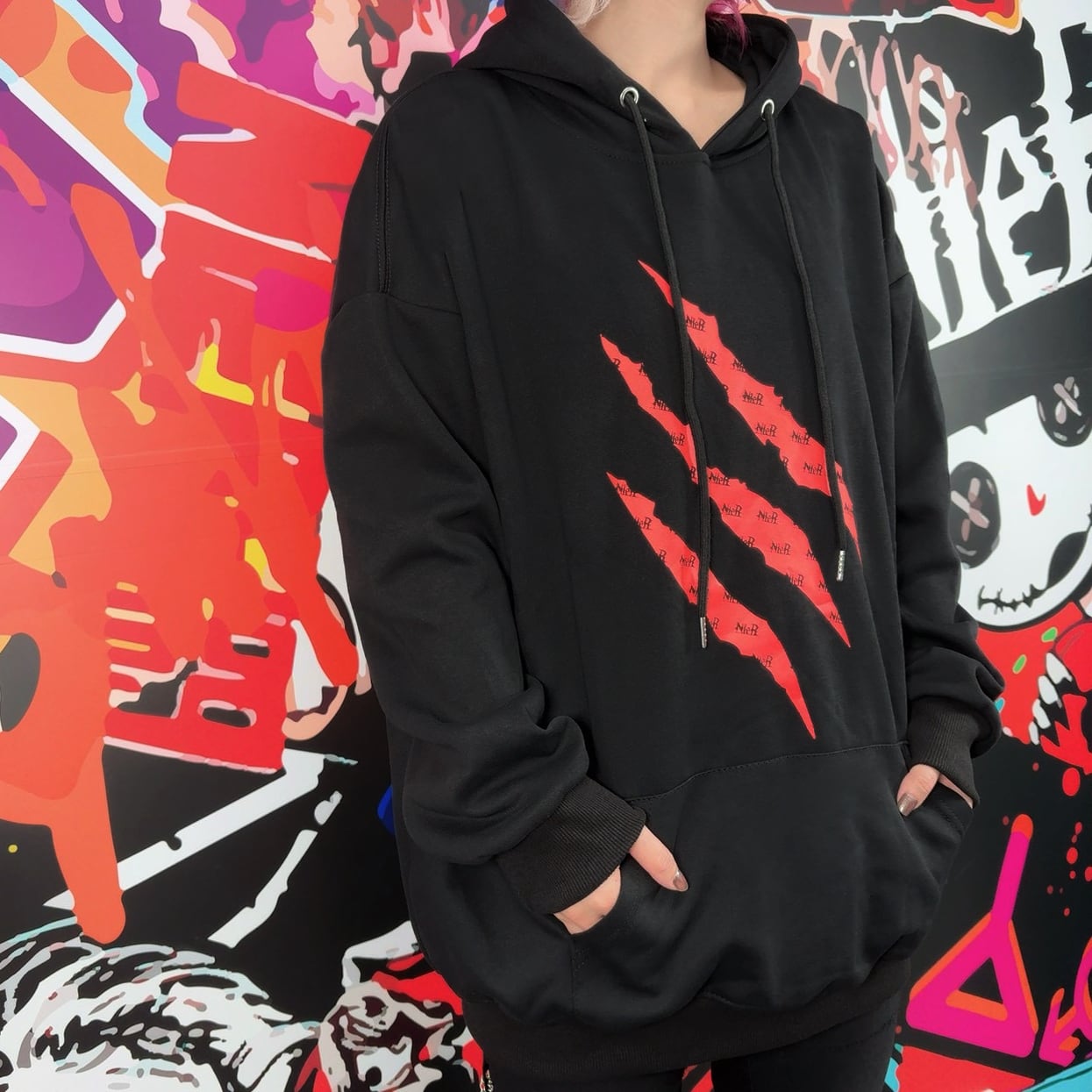 先着77点限定ばら撒きプレゼント》RED CLAW MARKS BLACK HOODIE | NIER