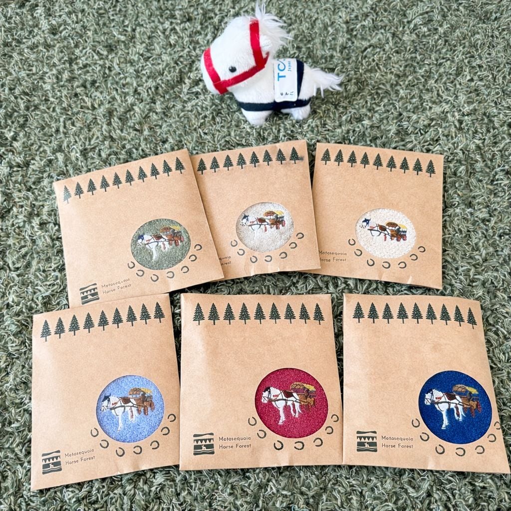 今治刺繍ハンドタオル メタセコイアと馬の森 りんごちゃん | TCC