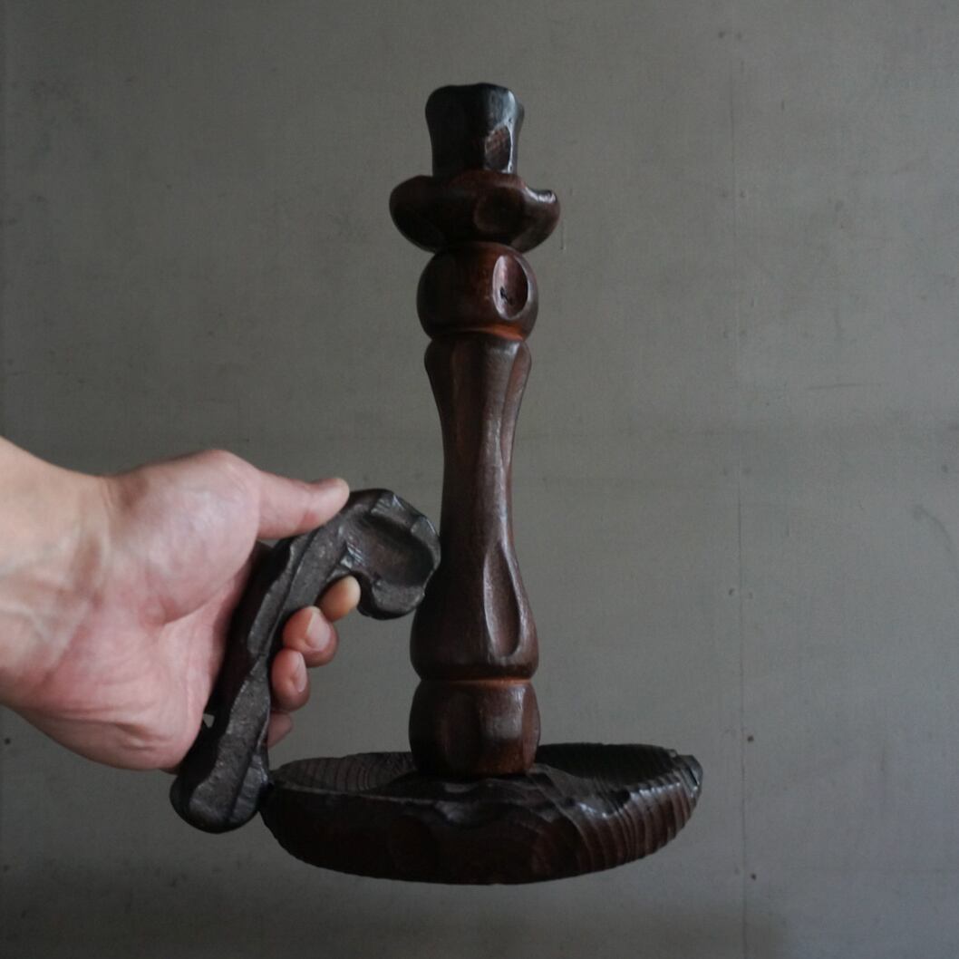 古いスペインの木製キャンドルスタンド