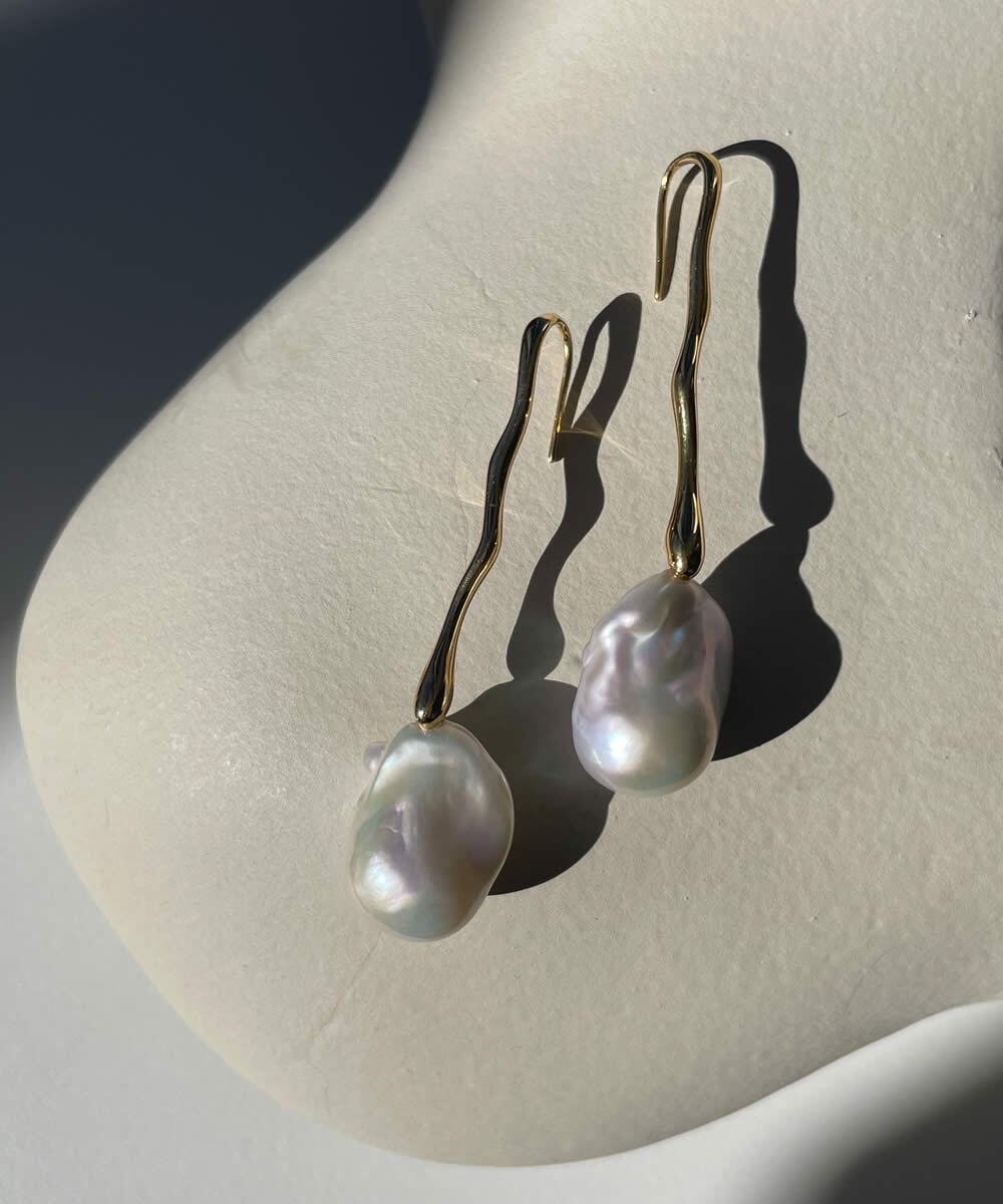 baroque pearl wave line pierce〈高品質 Sクラス〉 | LARICA