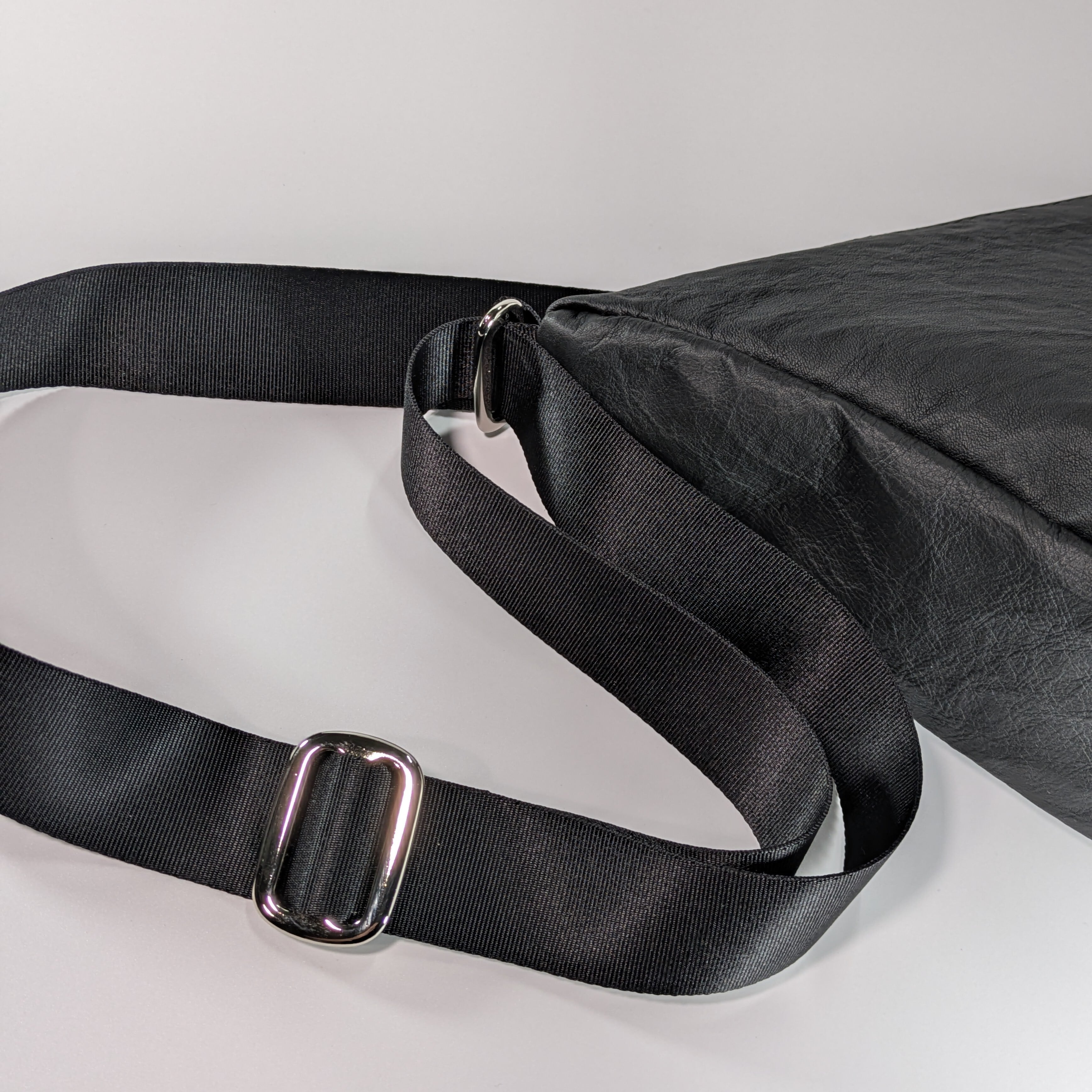 keel ミニショルダーバッグ　 ダイニーマレザー black　ボディバッグ ミニショルダー ダイニーマレザー black | keel