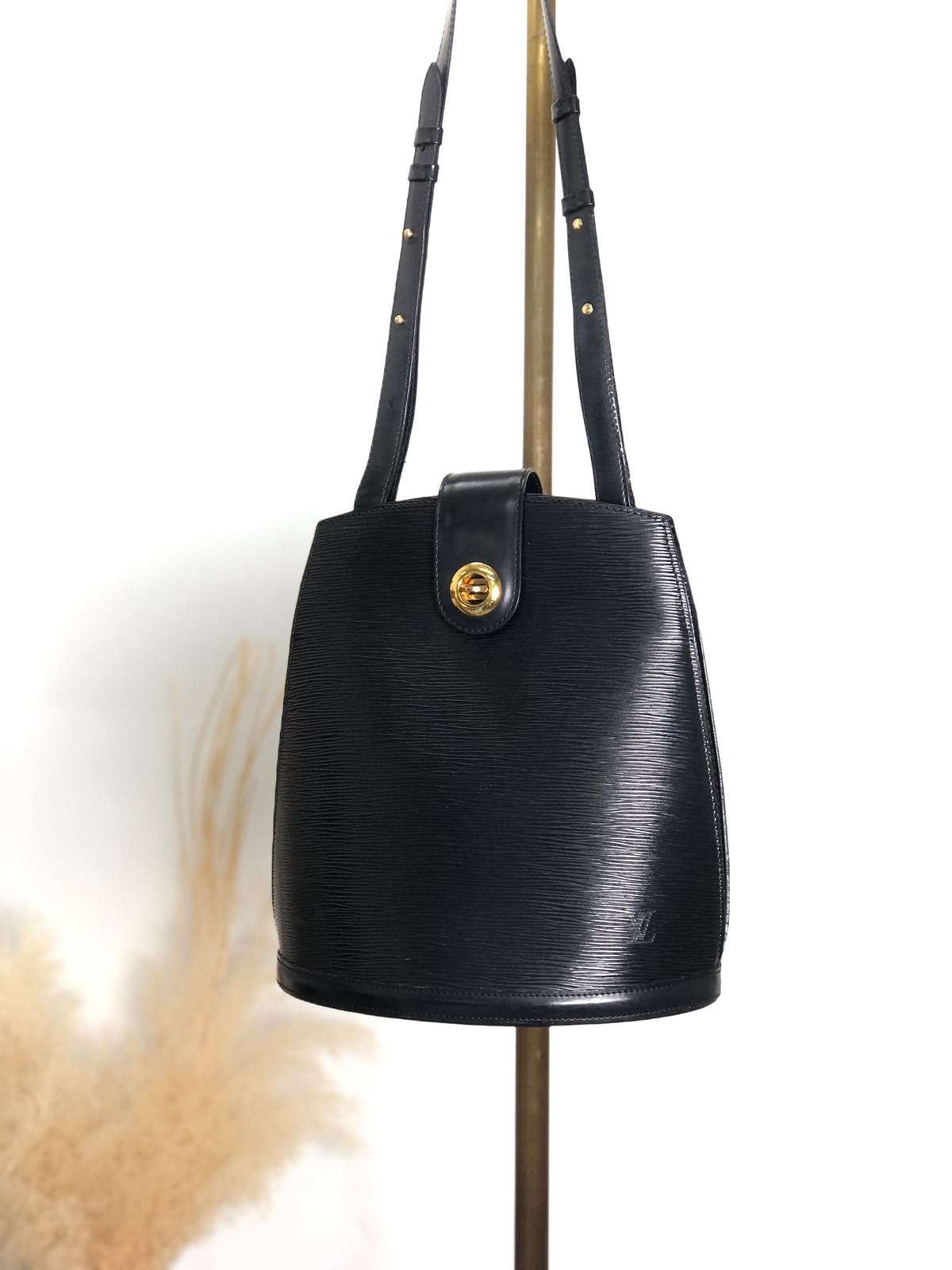 LOUIS VUITTON ルイヴィトン エピ ショルダーバッグ ブラック ターン 