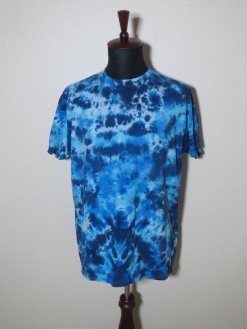 CROW TIPI TIE-DYE MIDNIGHT PEACE BACK PT POCKET TEE 3