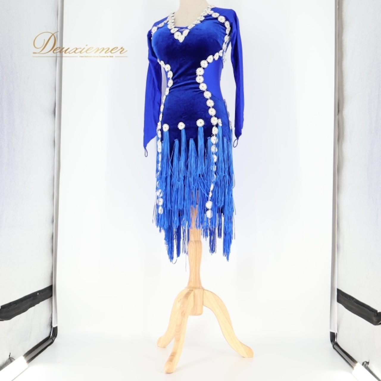 社交ダンス 衣装 ラテン ドレス ワンピース 青 フリンジ ベロア 花 デモ 競技 高級感 パーティ 発表会 ブルー系 フリンジドレス ストレッチ 伸縮性 レディース 社交ダンス衣装 高級素材 デモ用 ダンス衣装 フェミニン おしゃれ 大人用 フォーマル ショートドレス 競技会用 パーティー服