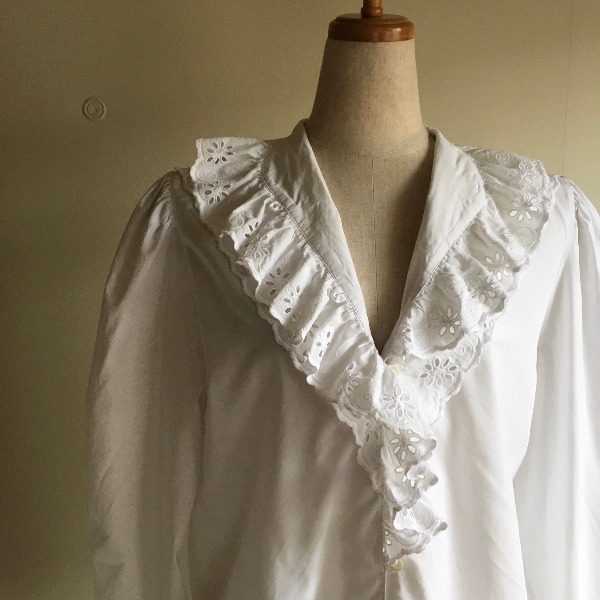 Frill lace blouse
