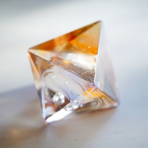 No.1191   空想鉱石硝子　『金彩雨・八面体』