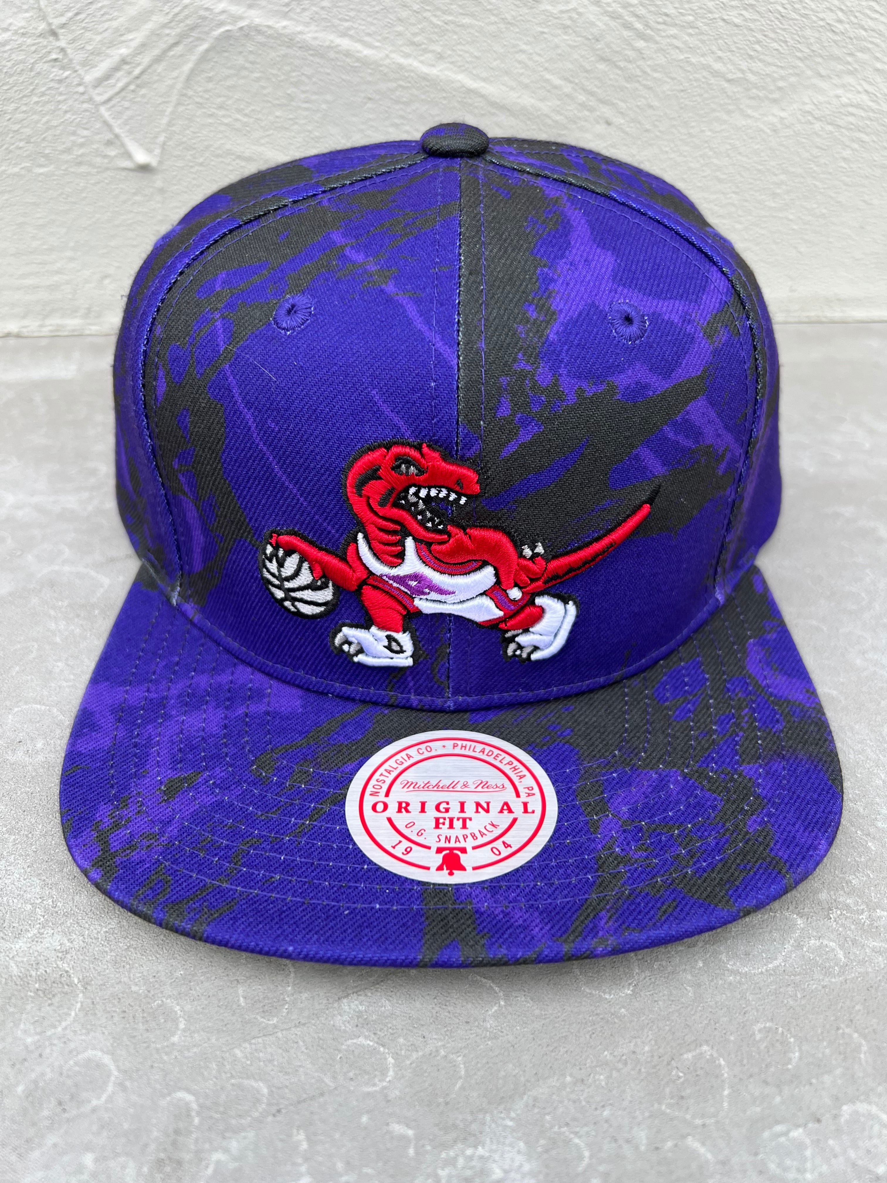 Mitchell & Ness トロントラプターズ 90s シャドー総柄 CAP スナップバック ブラックxパープル