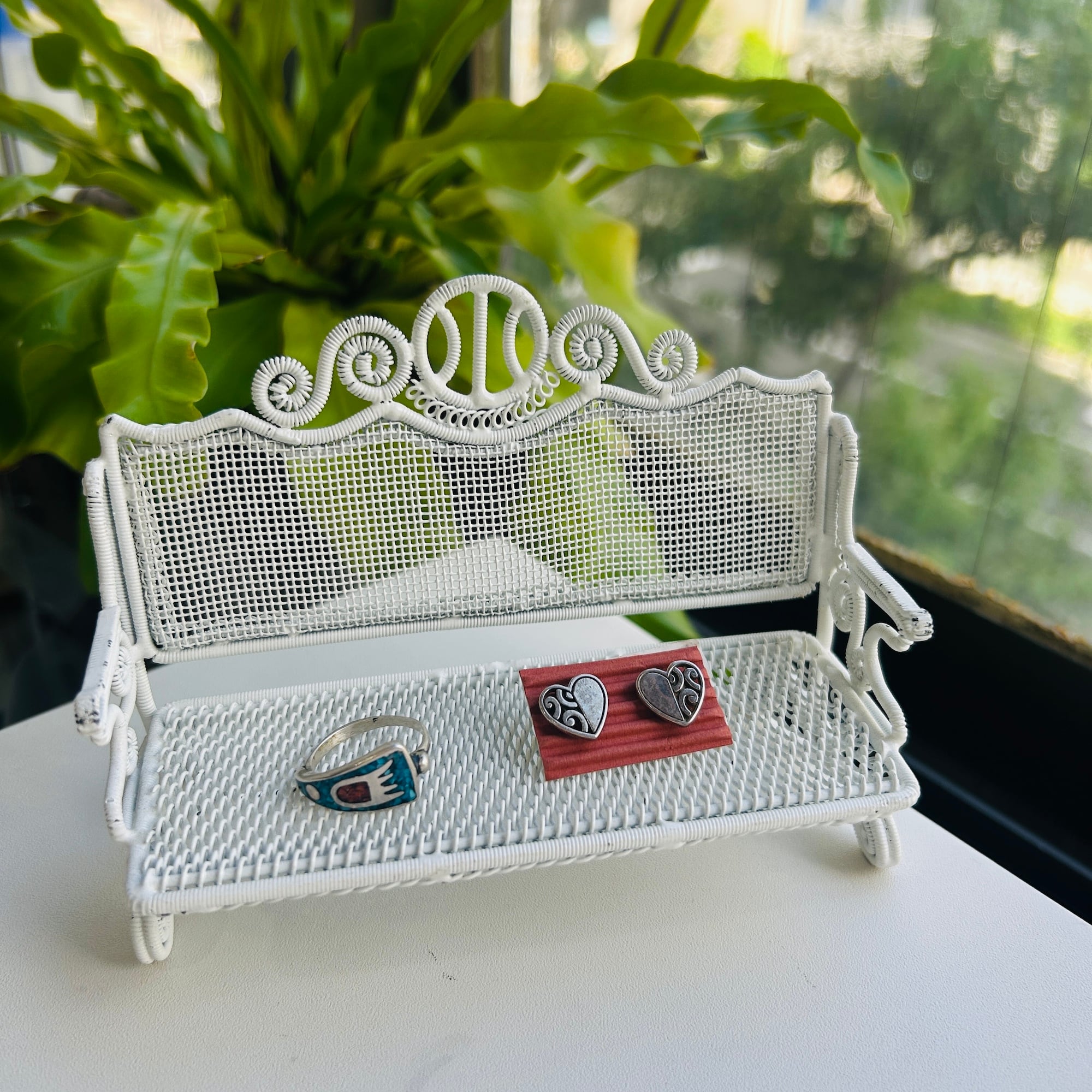 vintage whiteドールベンチチェア | Milo Antiques & Vintage