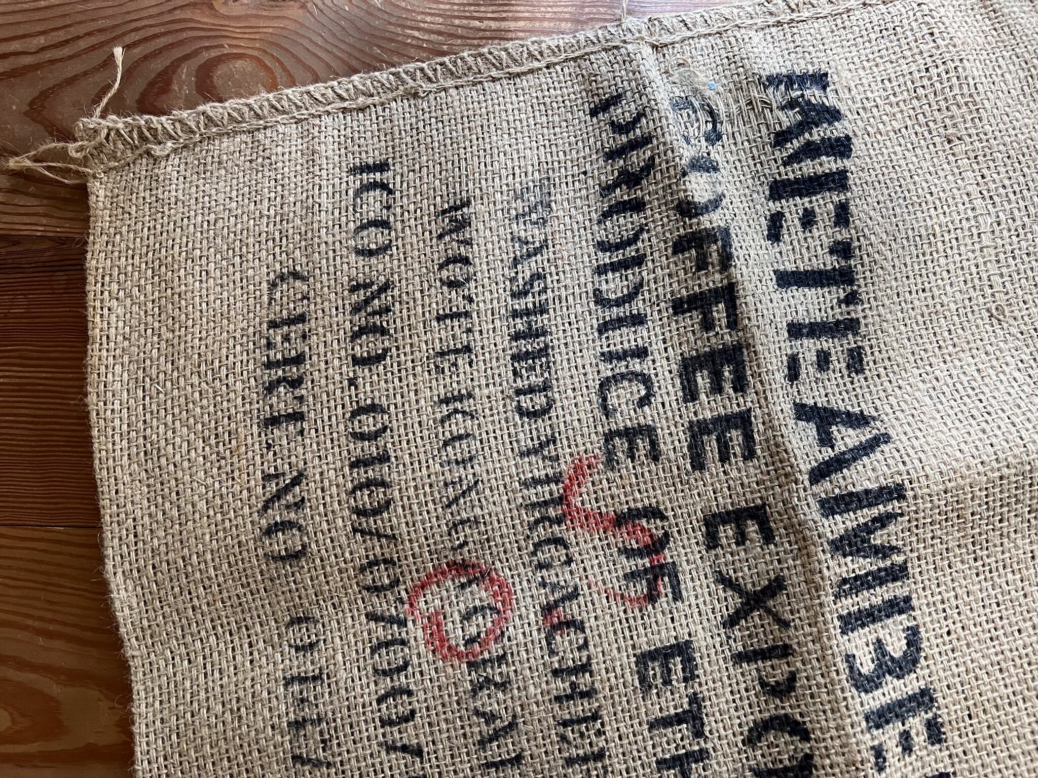 コーヒー豆の大きな古い麻袋（B） ヴィンテージ　