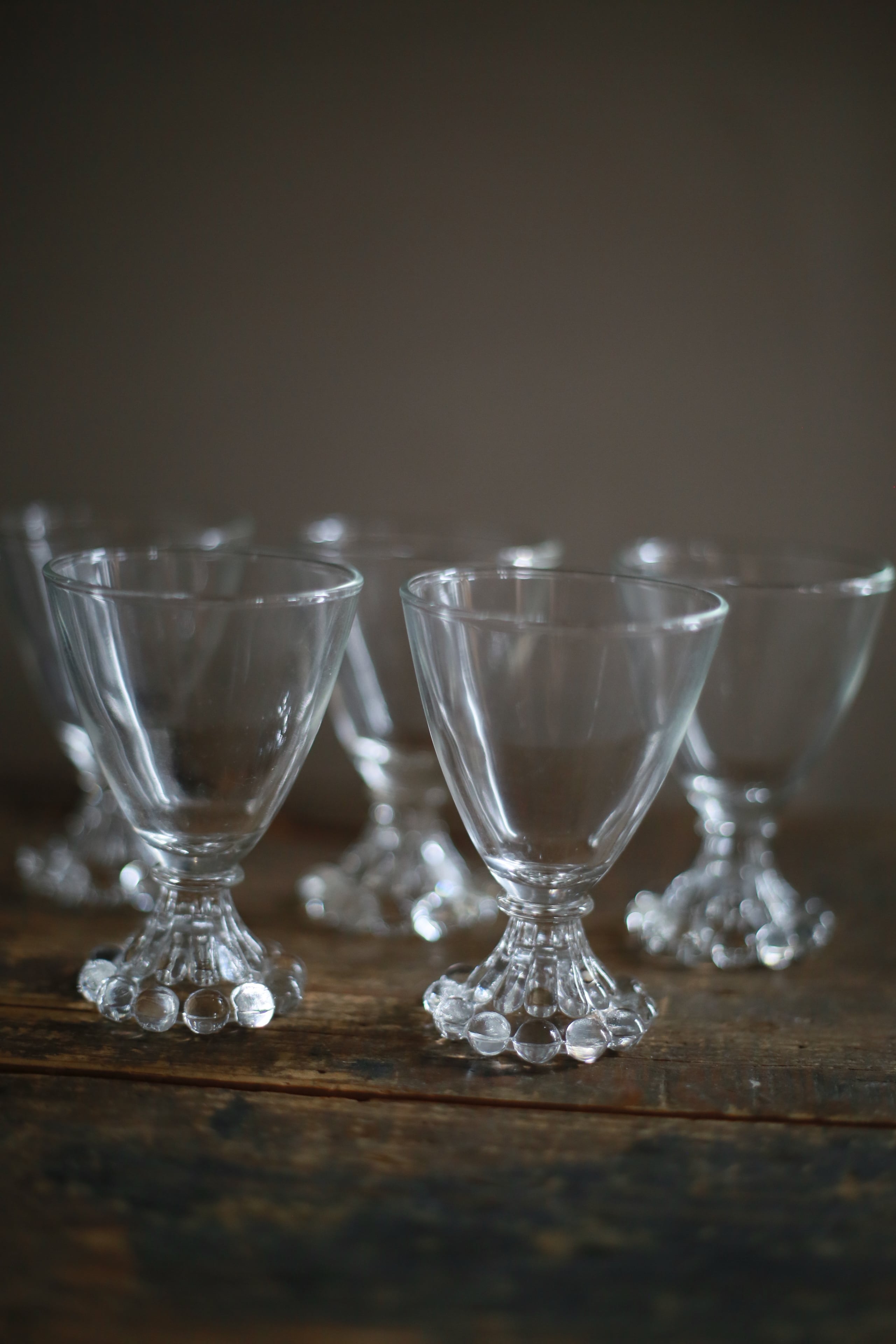 古い米国の脚付きグラス