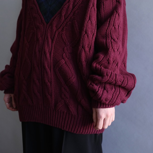 loose silhouette cable knit v-neck school sweater